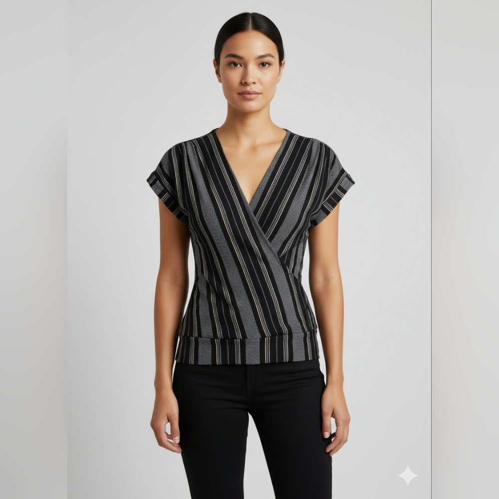 Stunn'd Women's Black Striped Faux Wrap V-Neck Short Sleeve Top Size XS- EUC 🐈